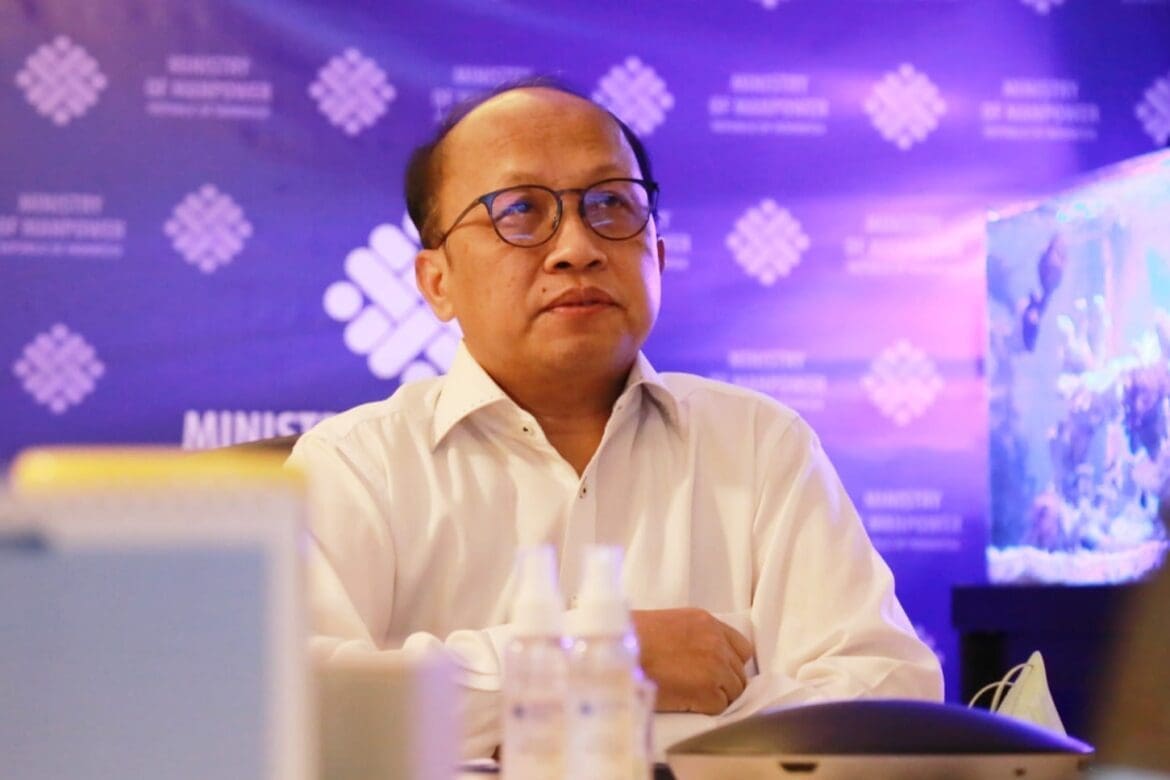 Sekjen Kemnaker: Langkah Penting Konsultasi Tripartit Melalui Komunikasi dengan Pekerja dan Pengusaha