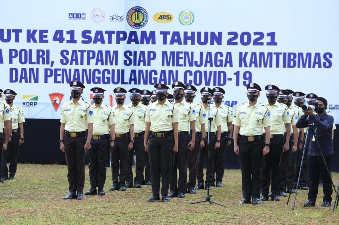Polri Tetapkan Seragam Satpam Berwarna Krem, Ini Alasannya