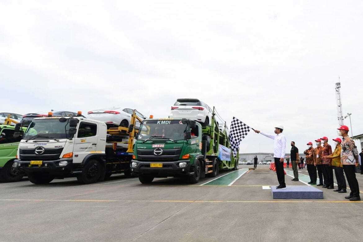 Presiden Jokowi Lepas Ekspor Perdana Fortuner ke Australia