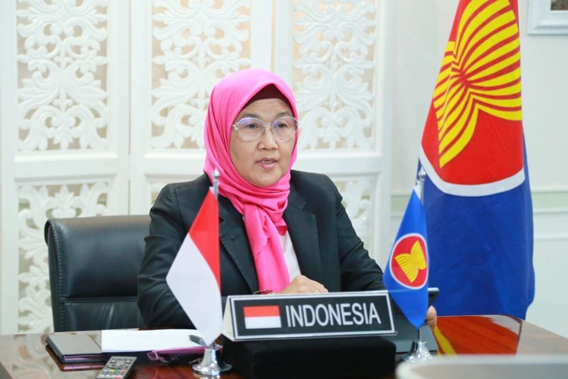 ASEAN menyambut positif  Keselamatan dan Kesehatan Kerja (K3) menjadi prinsip dan hak mendasar dalam ILO’s Framework of Fundamental Principles and Rights at Work, terutama di pilar