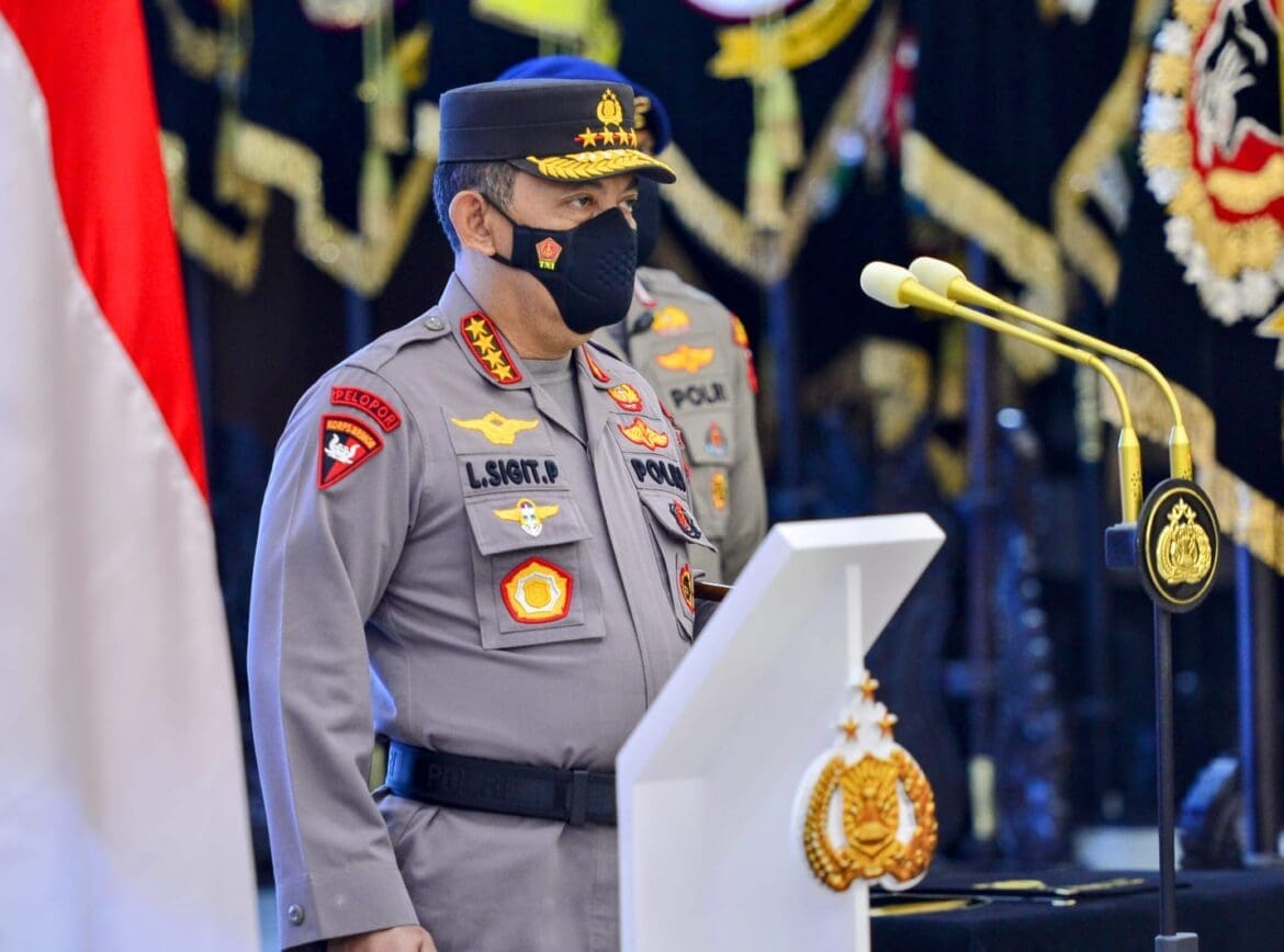 Kapolri Naikkan Pangkat Enam Pati Polri