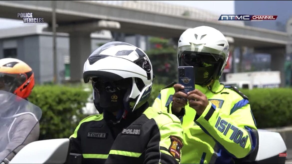 Korlantas : Hanya Polisi Tertentu yang Bisa Tilang Pakai HP