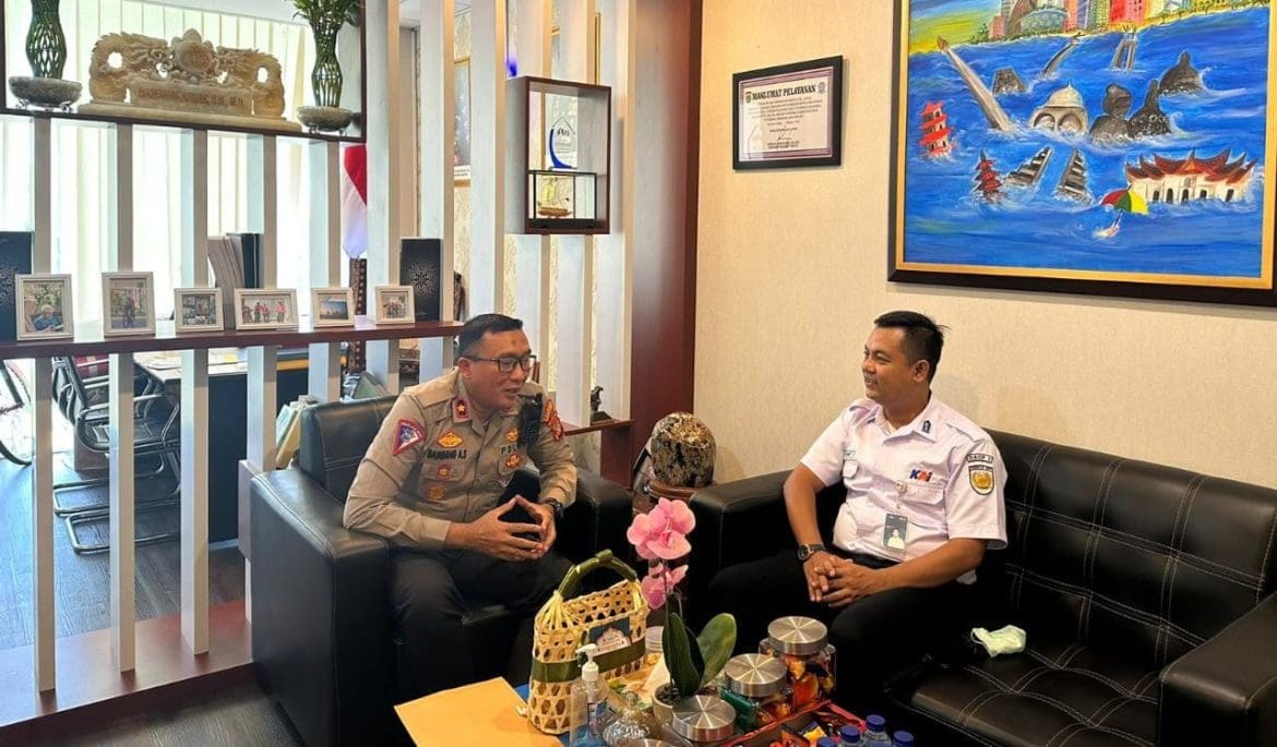 Mitigasi Kemacetan Saat Mudik Lebaran 2023, Kasatlantas Bertemu Kepala Stasiun Kereta Api Bandara Soekarno Hatta.
