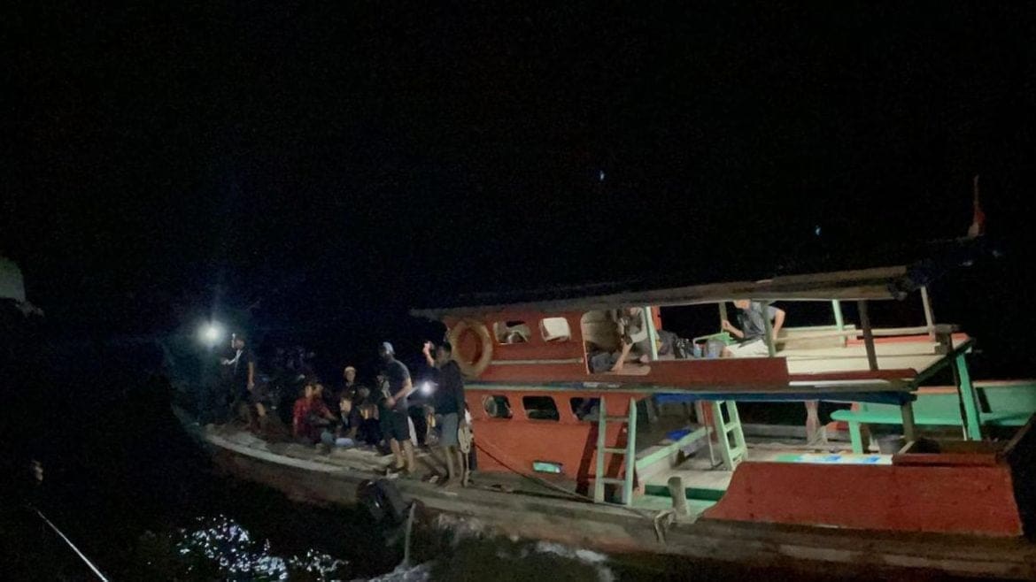 Bakamla Amankan Sebanyak 8 PMI Ilegal di Dumai Riau