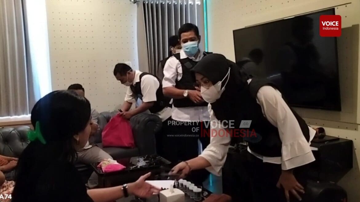 Lagi Asik Pesta Narkoba,10 Orang Berhasil di Ciduk BNN Surabaya