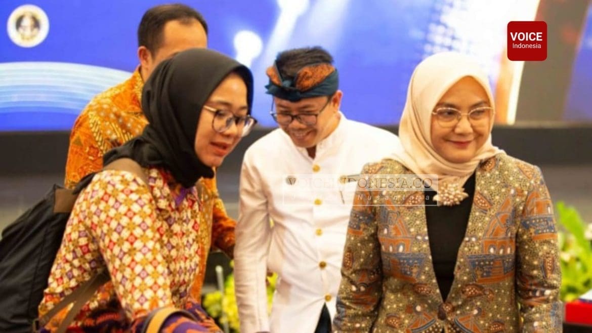 Foto : Dirjen Diksi Serahkan SK Kemdikbudristek untuk POLTEK OTC ( VOICEIndonesia.co/ist)