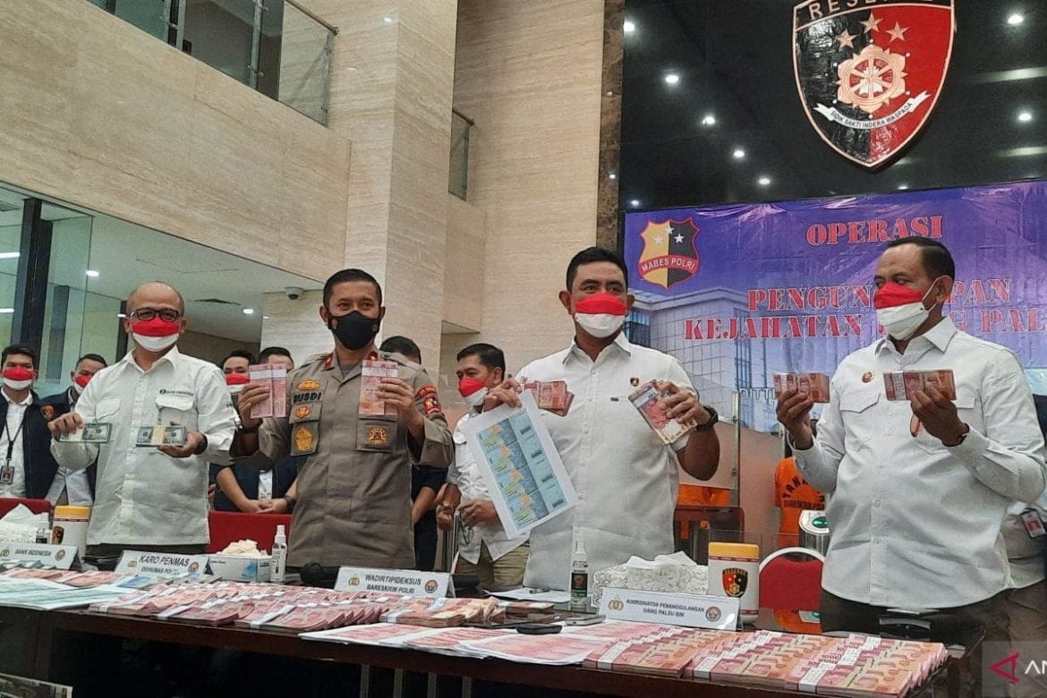 Bareskrim Tangkap Jaringan Pengedar Dollar AS-Rupiah Palsu