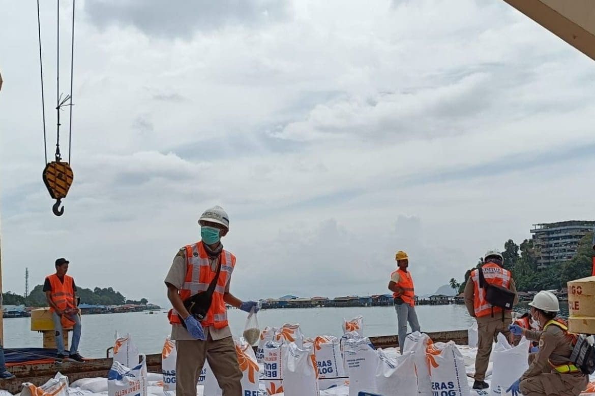 Bulog Papua Datangkan 4.000 Ton Beras Dari Vietnam