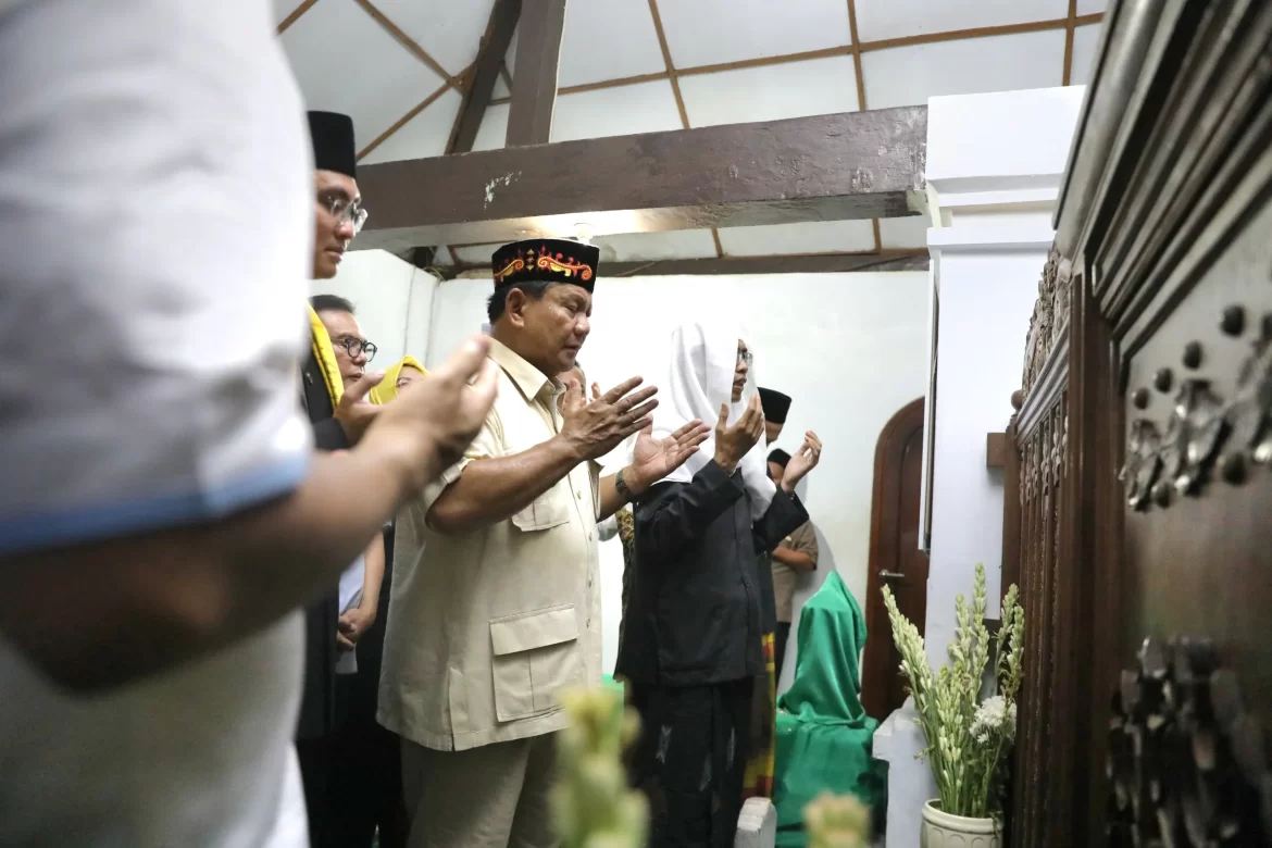 Kampanye di Banten Prabowo Ziarah ke Makam Sultan Maulana Hasanuddin