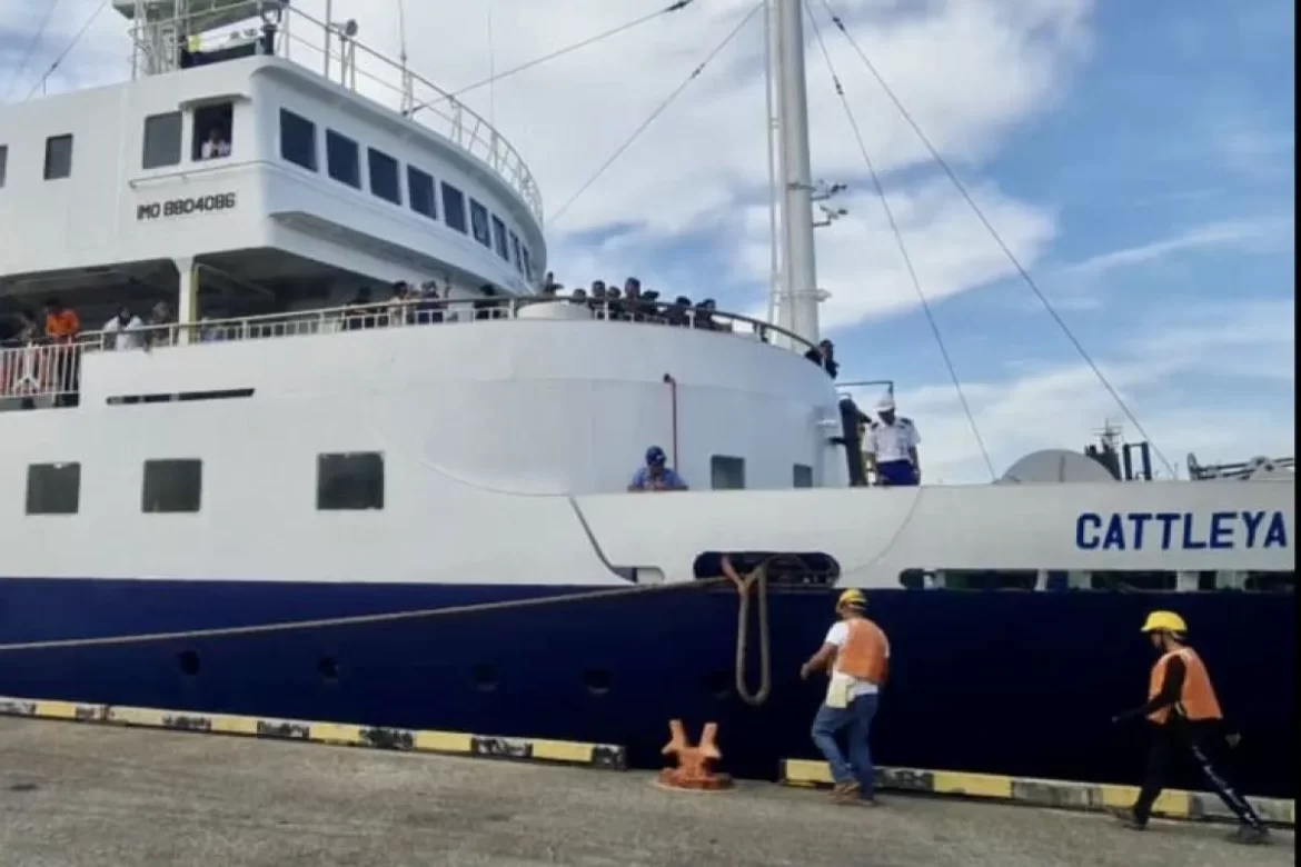 KRI Tawau: Rute feri Tanjung Silopo Sulbar-Lahat Datu Sabah Bantu PMI