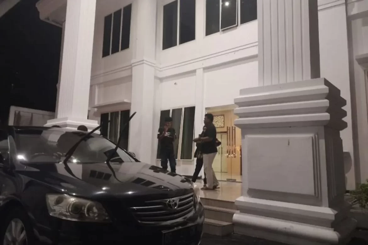 KPK Geledah kediaman Gubernur Malut di Ternate