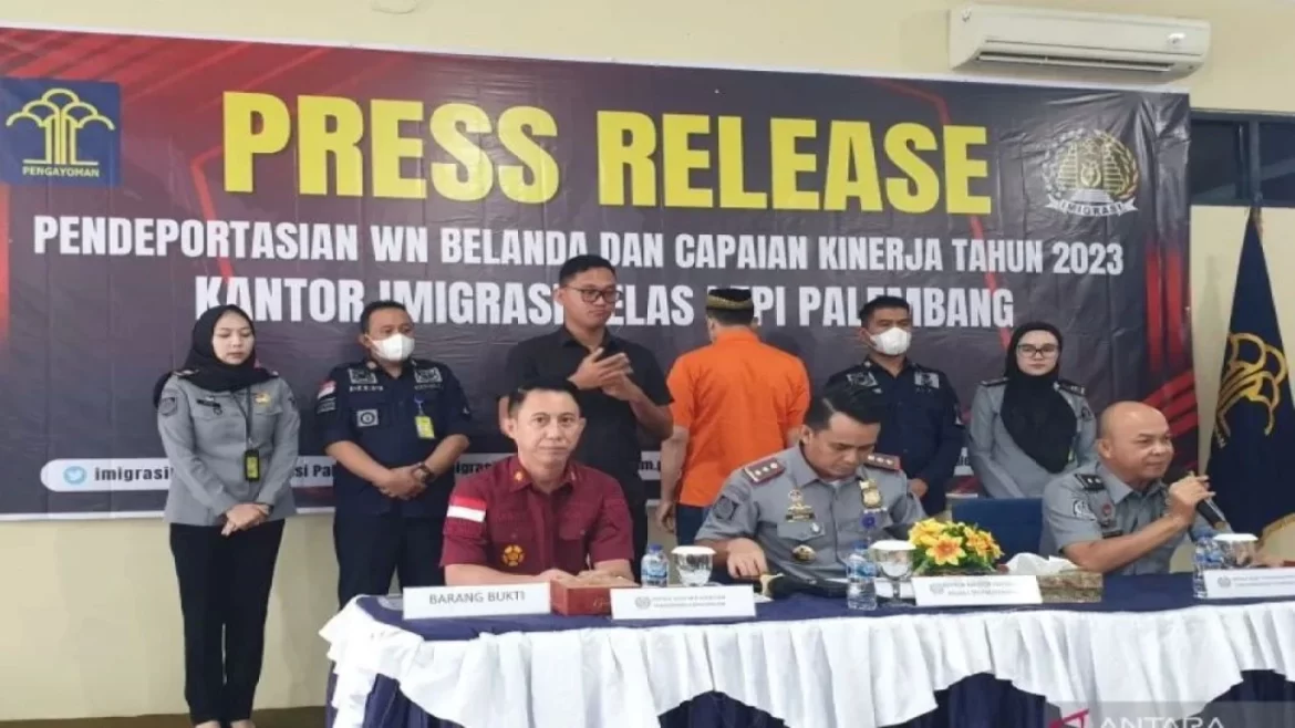 Imigrasi Palembang Deportasi Empat WNA