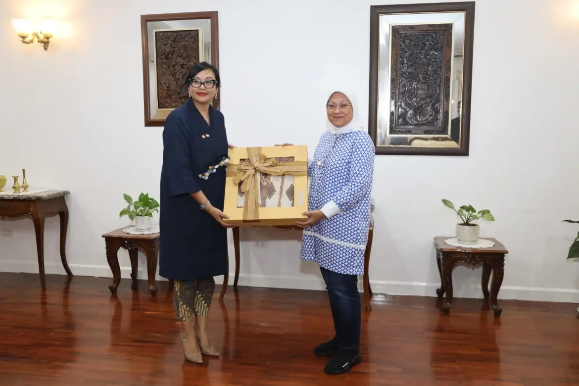 Menaker Temui Dubes Indonesia Laos, Bahas Peluang Kerja Sama Ketenagakerjaan