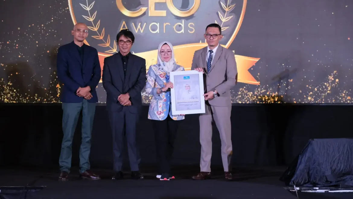 Menaker Terima 2 Penghargaan dari The Iconomics