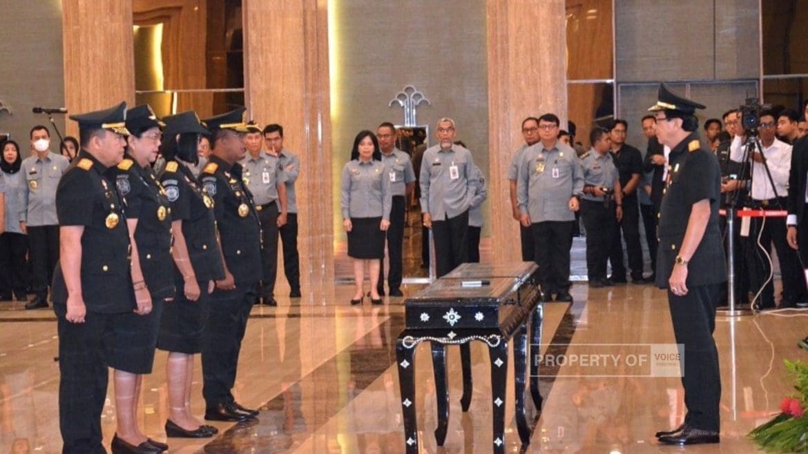 Menkumham lantik 57 pimpinan tinggi (pimti) pratama/Pejabat Eselon II Kementerian Hukum dan HAM (Kemenkumham) di Graha Pengayoman, Senin (18/03/2024).(VOICEIndonesia.ci/dok.menkumham)