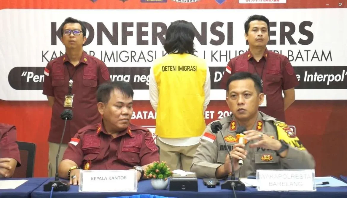 Imigrasi Batam Deportasi WNA Asal Jepang Buronan Interpol