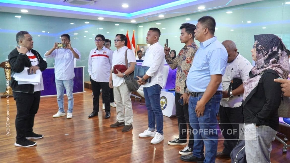 Foto : Kepala BP2MI Bersama Perusahaan Jasa Titipan (PJT) dari Semarang, Jawa Tengah, Senin, 29 April 2024 di ruang Command Center kantor BP2MI ( VOICEIndonesia.co/dok.@kepalaBP2MI)