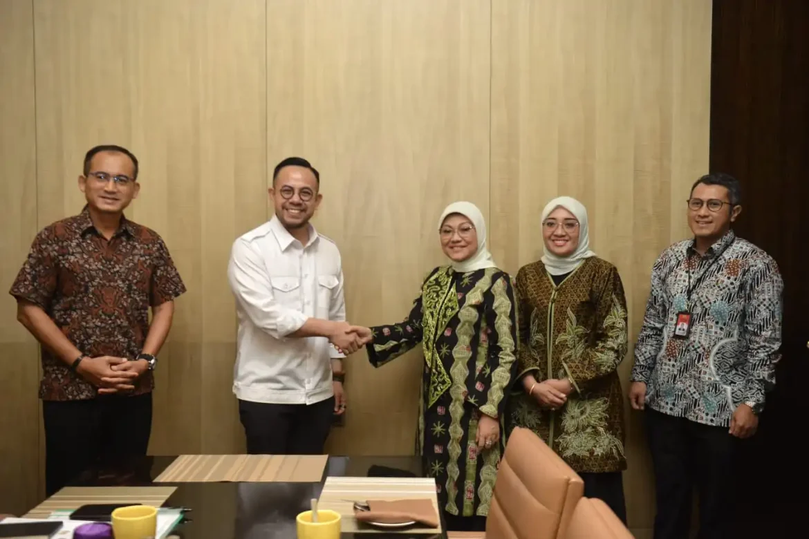 Menaker Bertemu Menteri Sumber Manusia Dalam Kunjungan Kerja di Malaysia