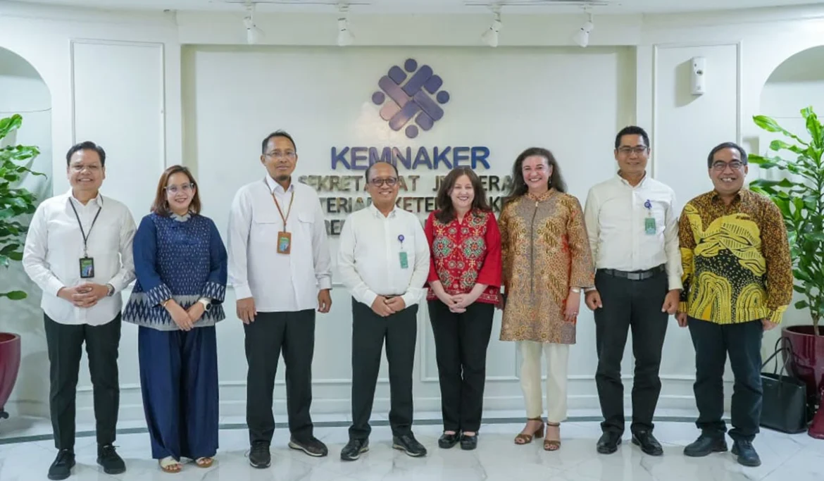 Sekjen Kemnaker Terima Kunjungan Deputi Dirjen ILO
