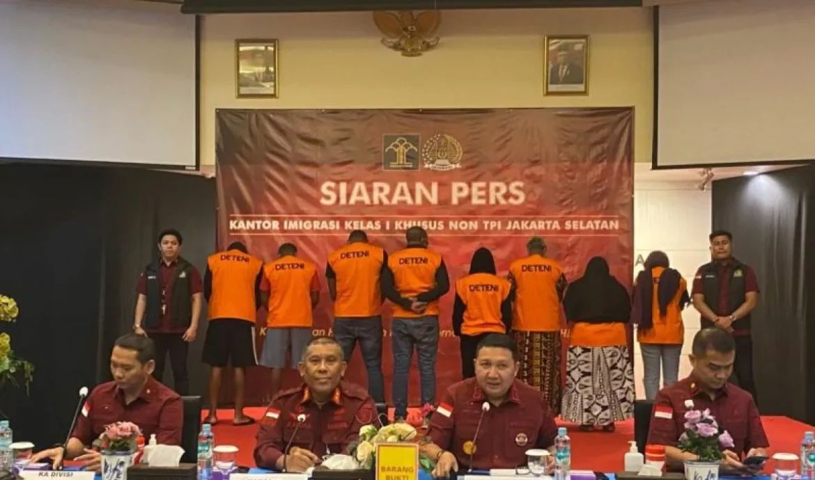 Imigrasi Jaksel tangkap delapan WNA pembuat dolar AS palsu