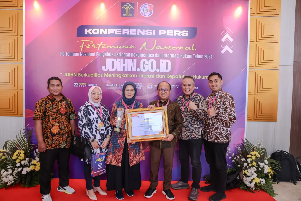 Kemnaker Raih Anugerah JDIHN Awards Terbaik III Tahun 2024