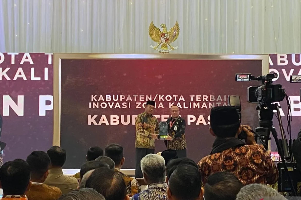 Menko PMK sebut kenaikan investasi perlu sebanding daya serap pekerja