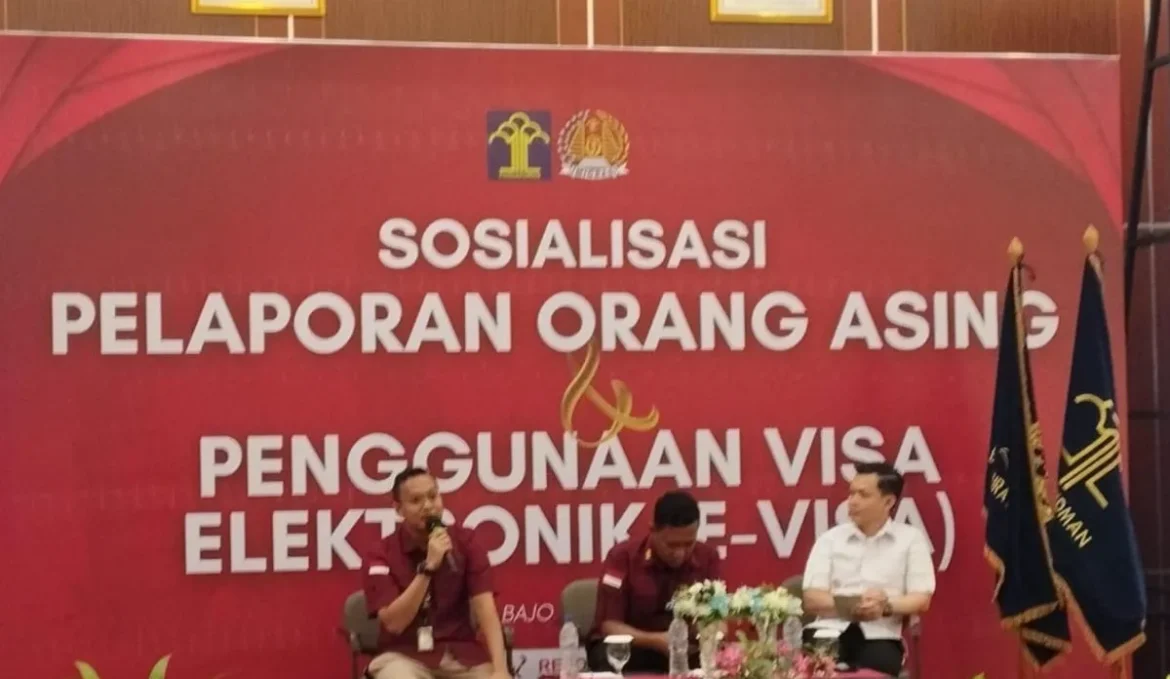 Imigrasi Labuan Bajo sosialisasikan pelaporan orang asing dan e-visa
