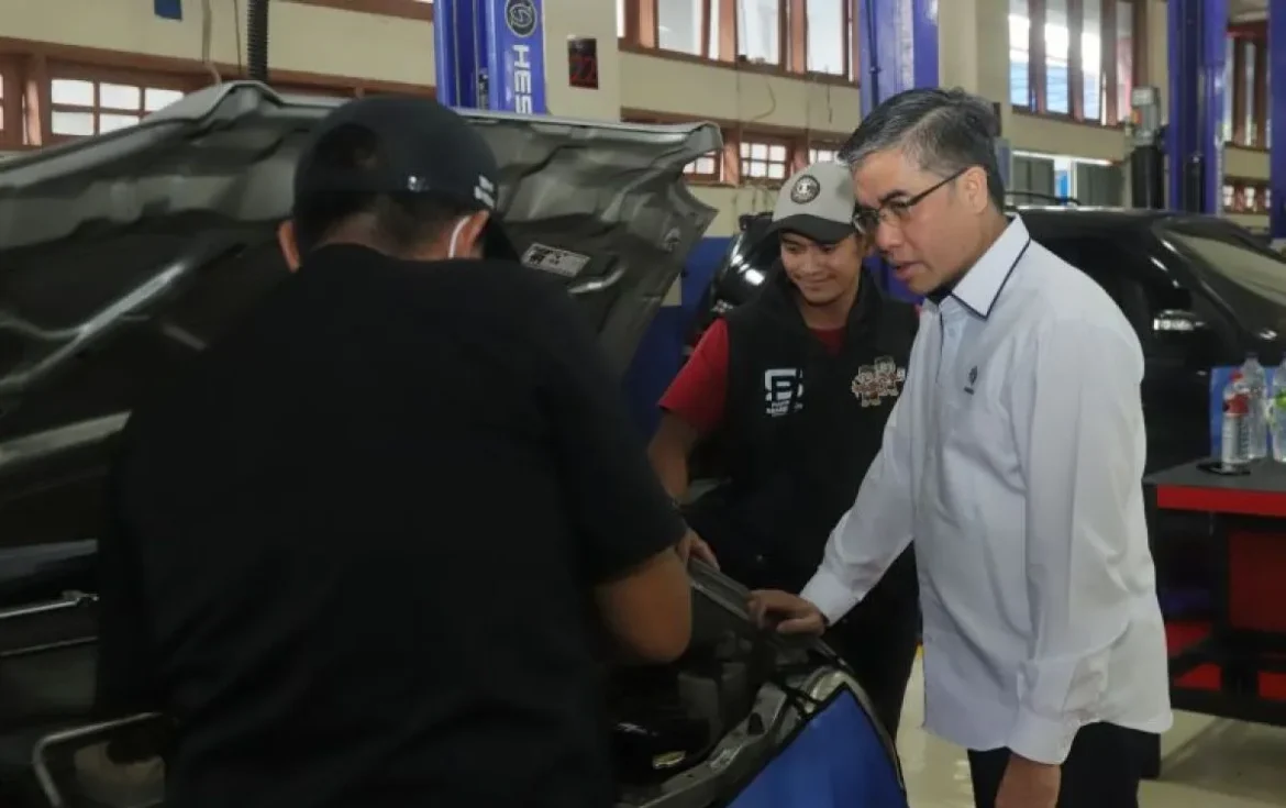 Kemnaker hadirkan program servis kendaraan gratis di Bandung