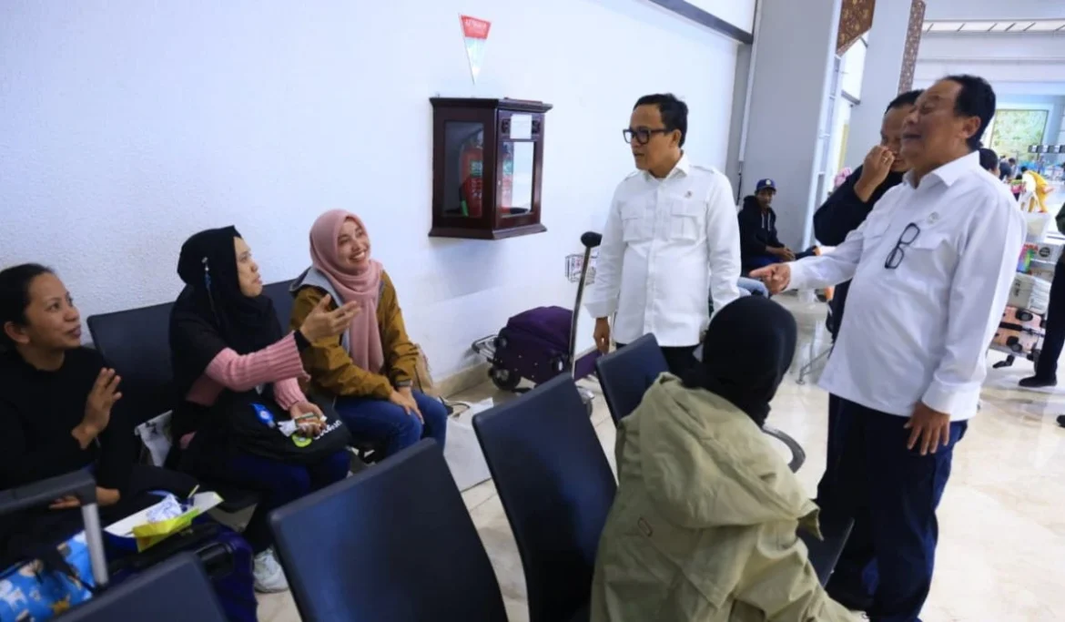 Wamenaker dan Wamenhub Sidak Bandara Soekarno-Hatta, Pastikan Stabilitas Harga Tiket dan Hak Pekerja saat Libur Natal