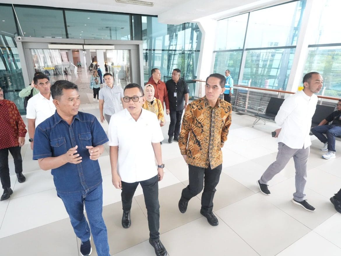 Menteri Karding Cek Kesiapan Arus Mudik PMI di Bandara Soetta
