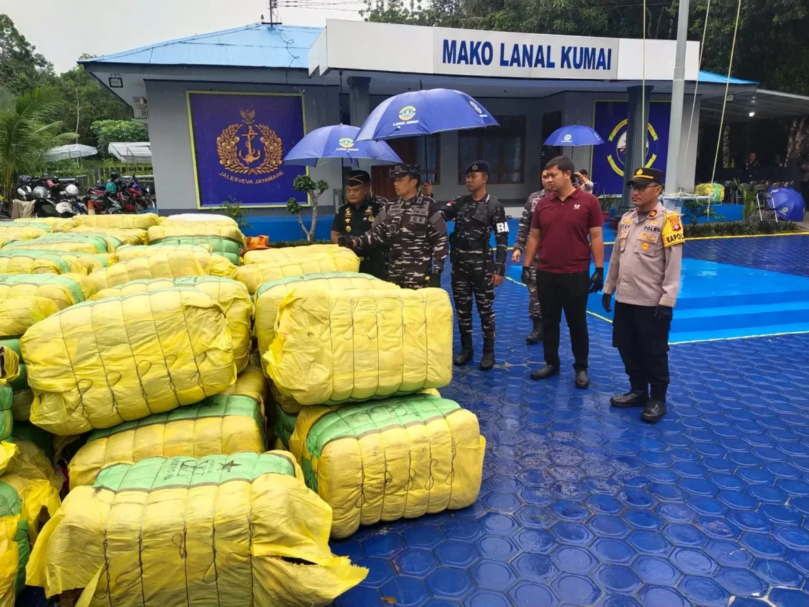 TNI AL Gagalkan Penyelundupan Pakaian Bekas Ilegal Dari Malaysia
