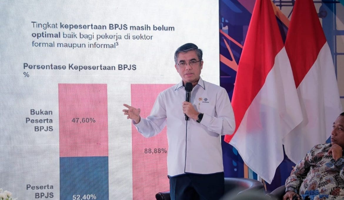 Menaker Tinjau Penandatanganan kontrak Kembali Pekerja Eks-Sritex