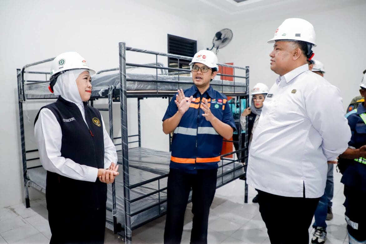 Foto : Gubernur Khofifah Indar Parawansa meninjau sarana dan prasarana serta berbagai kesiapan fisik Sekolah Rakyat (SR) di Jawa Timur (dok.old.voiceindonesia.co/joe)