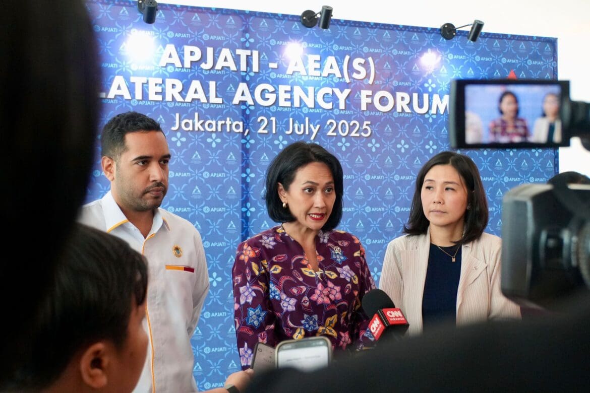 Asosiasi Perusahaan Jasa Tenaga Kerja Indonesia (Apjati) yang menyelenggarakan Bilateral Forum Agency dan melibatkan Asosiation of Employement Agencies (AEA) dari Singapura di Jakarta, Senin (21/7/2025).