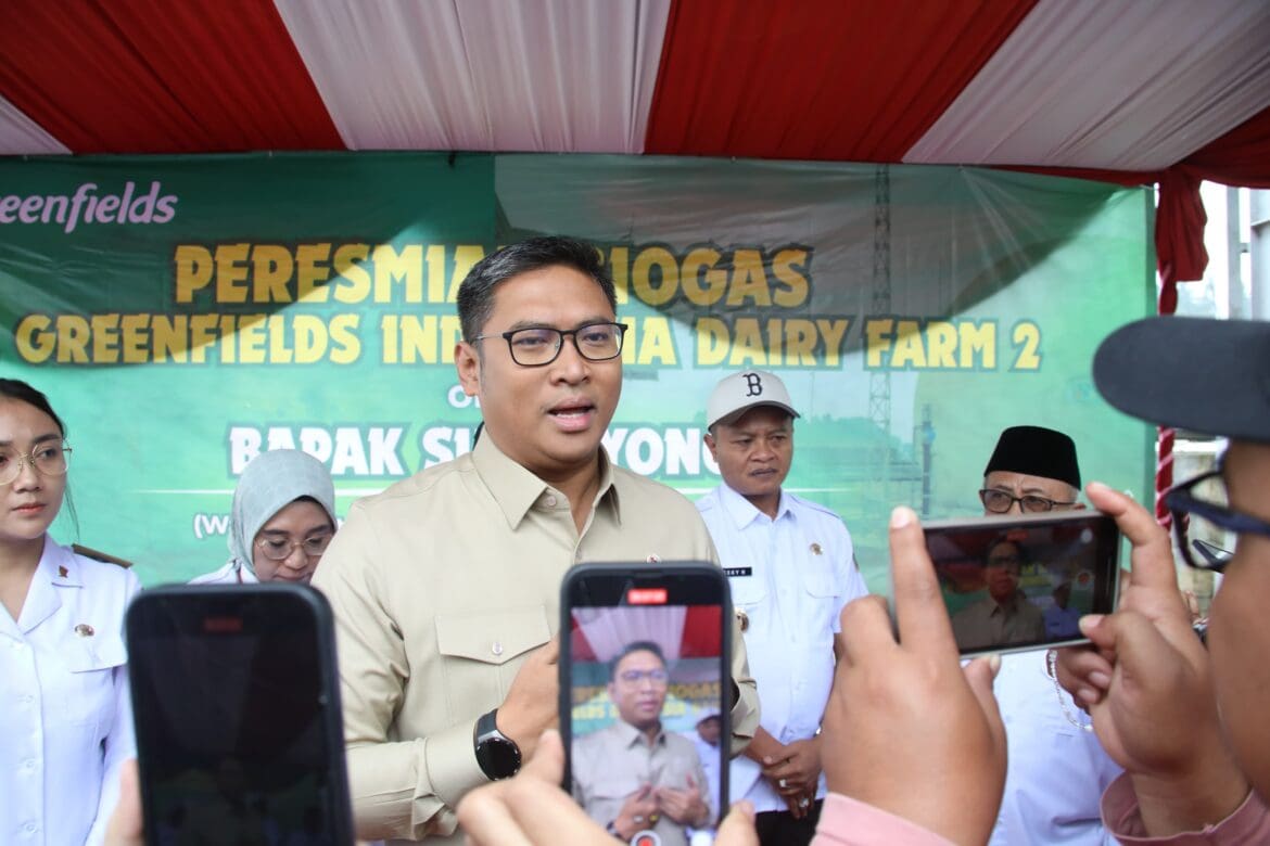 Wakil Menteri Pertanian (Wamentan), Sudaryono usai meresmikan fasilitas biogas PT Greenfields Dairy Indonesia (Greenfields Indonesia) di peternakan keduanya yang berlokasi di Blitar, Jawa Timur, Rabu (30/7/2025). Foto: Humas Kementan