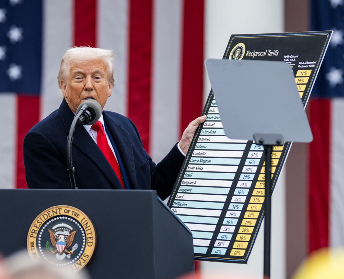 Presiden Amerika Serikat (AS), Donald Trump saat mengumumkan tarif resiprokal. (Official White House Photo by Daniel Torok)