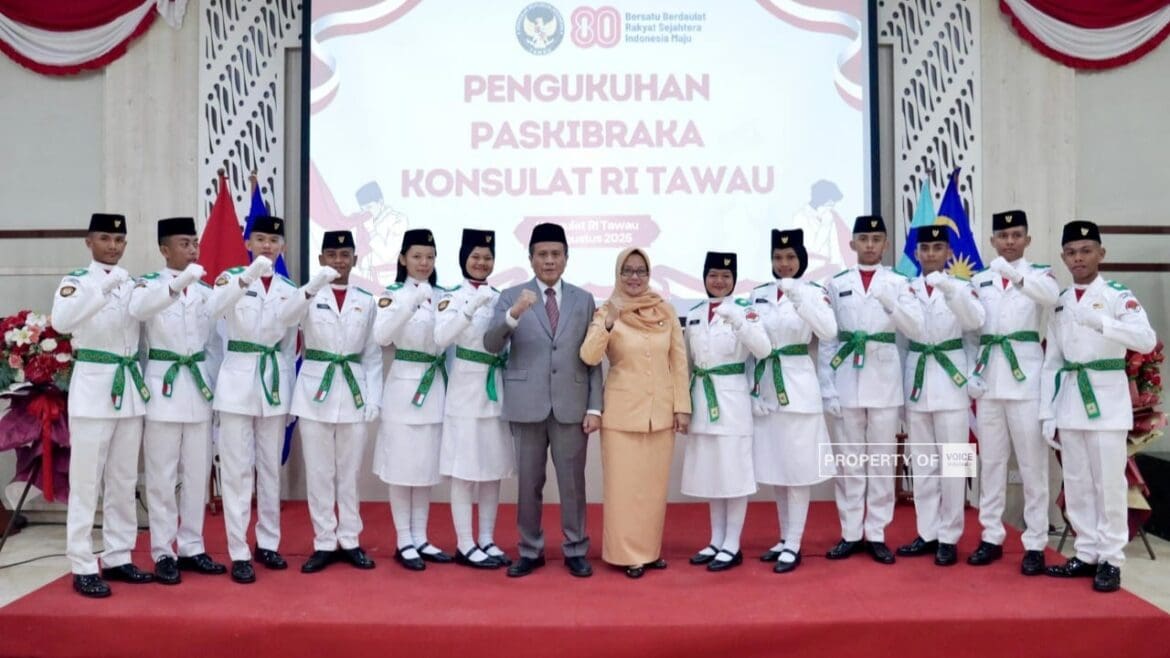 Foto : 12 pelajar dari berbagai Community Learning Centre (CLC) di wilayah kerja Konsulat Republik Indonesia (KRI) Tawau dikukuhkan (dok.old.voiceindonesia.co)