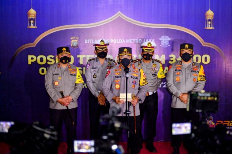 Kapolri Pastikan Polisi akan Berikan Pelayanan Maksimal Hadapi Arus Balik Lebaran Kapolri Pastikan Polisi akan Berikan Pelayanan Maksimal Hadapi Arus Balik Lebaran