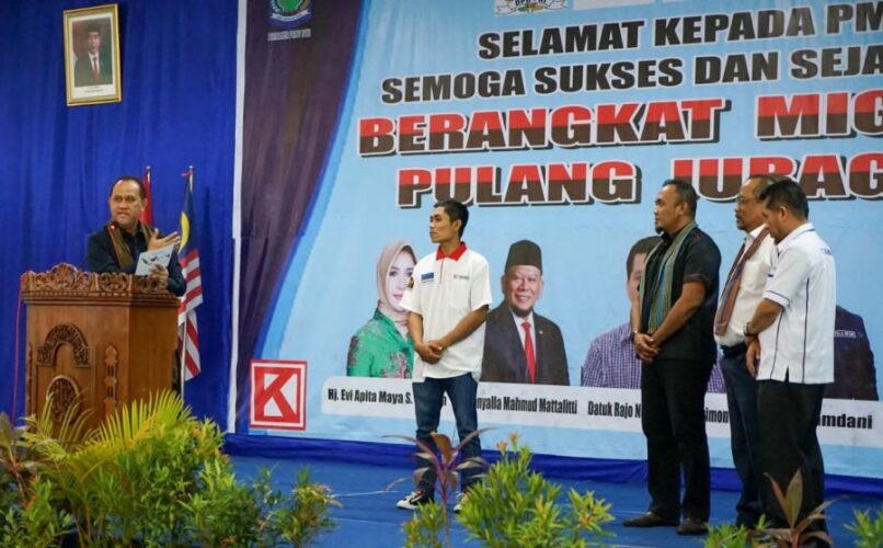 BP2MI Lepas 204 PMI Asal NTB ke Malaysia BP2MI Lepas 204 PMI Asal NTB ke Malaysia