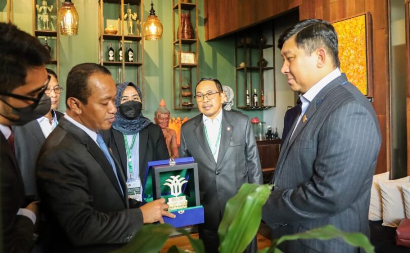 Menteri Investasi RI Diskusikan Pendalaman Kerja Sama Ekonomi Indonesia - Kamboja Menteri Investasi RI Diskusikan Pendalaman Kerja Sama Ekonomi Indonesia - Kamboja