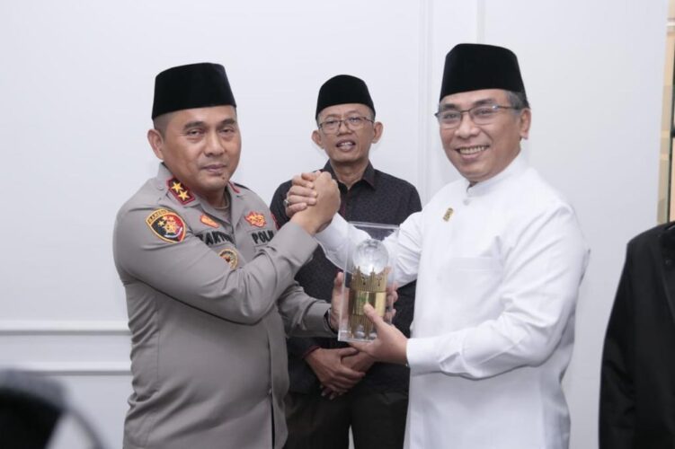 Kapolda Metro Silaturahmi ke Ketum PB Nahdlatul Ulama Kapolda Metro Silaturahmi ke Ketum PB Nahdlatul Ulama