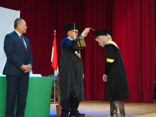 Sebanyak 31 PMI dari Universitas Terbuka di Singapura Raih Gelar Sarjana Sebanyak 31 PMI dari Universitas Terbuka di Singapura Raih Gelar Sarjana