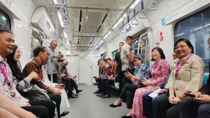 Jokowi Ajak Dubes Negara ASEAN Naik MRT Jokowi Ajak Dubes Negara ASEAN Naik MRT