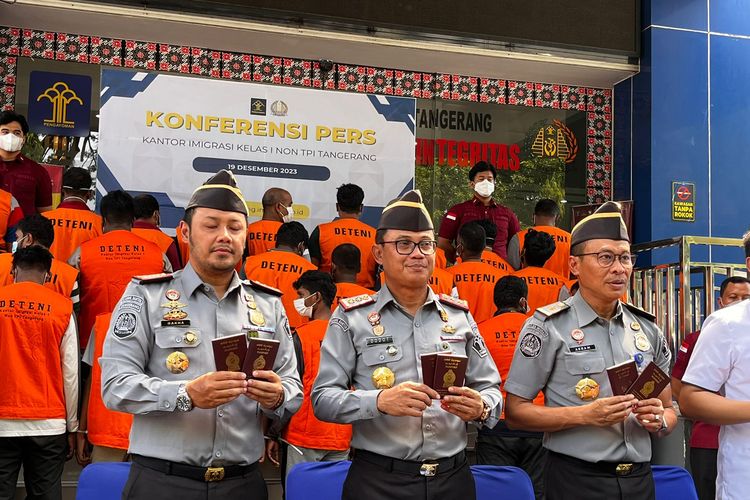 Lakukan Pelanggaran, Imigrasi Kelas I Non TPI Tangerang Amankan 27 WN Sri Lanka Lakukan Pelanggaran, Imigrasi Kelas I Non TPI Tangerang Amankan 27 WN Sri Lanka