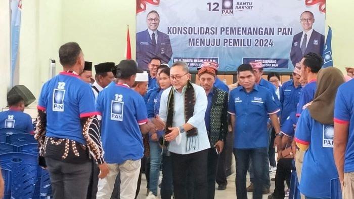 Zulkifli Hasan Ungkap Jokowi Gabung dengan PAN Zulkifli Hasan Ungkap Jokowi Gabung dengan PAN