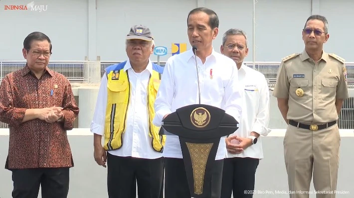 Jokowi Resmikan Stasiun Pompa Air Seharga Miliaran Tuk Kurangi Banjir Jokowi Resmikan Stasiun Pompa Air Seharga Miliaran Tuk Kurangi Banjir