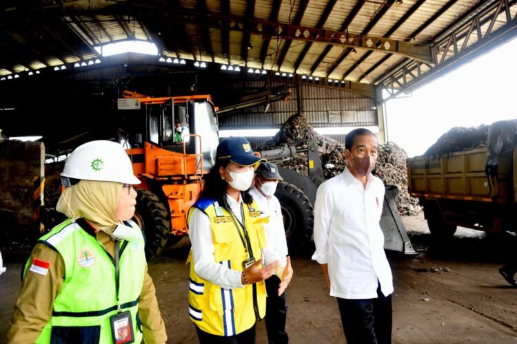 Jokowi Cek Pengolahan Sampah Jadi Bahan Bakar Jokowi Cek Pengolahan Sampah Jadi Bahan Bakar