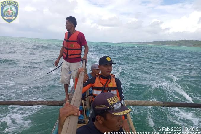 Basarnas Banten Sisir Nelayan Alami Kecelakaan Maut Basarnas Banten Sisir Nelayan Alami Kecelakaan Maut