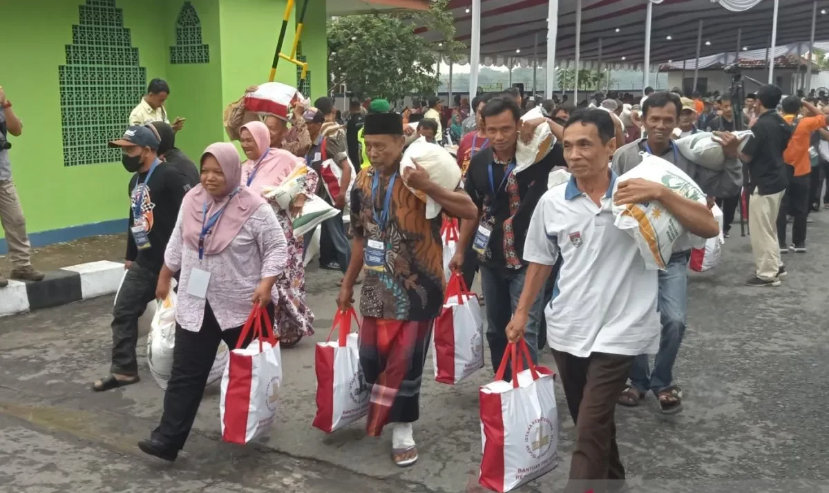Jokowi Dialog dengan Warga Bantul Soal Bantuan Pangan Beras Jokowi Dialog dengan Warga Bantul Soal Bantuan Pangan Beras