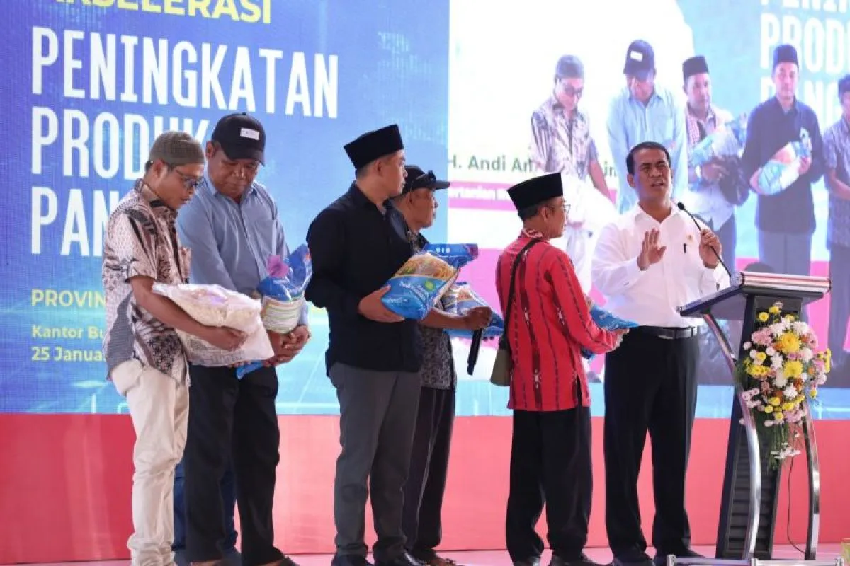 Mentan Serukan Swasemabada Padi dan jagung dari NTB Mentan Serukan Swasemabada Padi dan jagung dari NTB